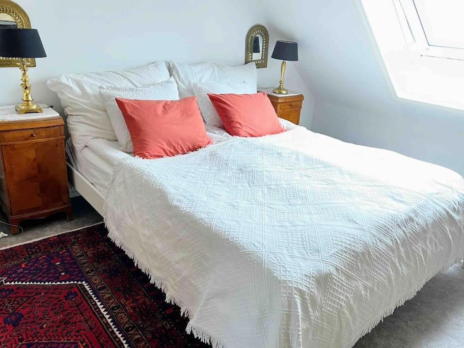 Central 2Br With Balconies And Art In Historical University Area Bergen Zewnętrze zdjęcie