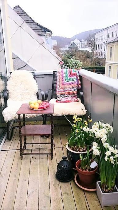 Central 2Br With Balconies And Art In Historical University Area Bergen Zewnętrze zdjęcie